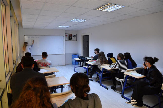 Afetzede çocuklar ve gençler için eğitim seferberliği devam ediyor