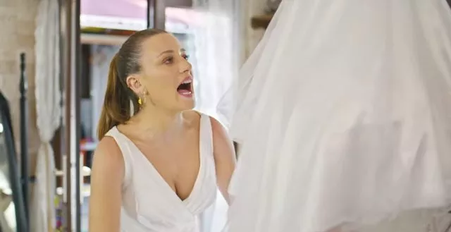 Sosyal medya yıkıldı…  İbrahim Büyükak yeni filmi için gelinlik giydi!