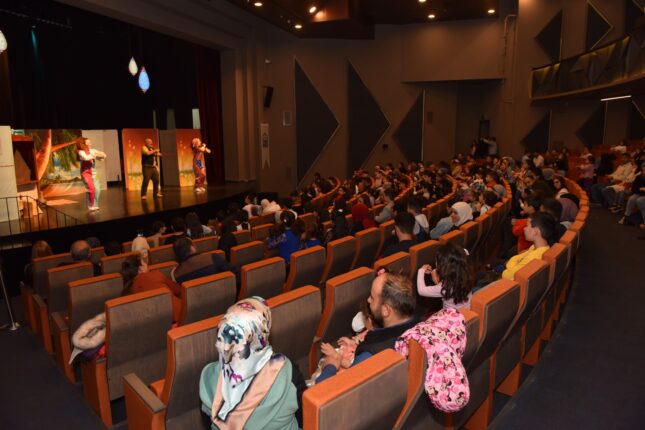 23 NİSAN’DA ÇOCUKLAR BAYRAM ETTİ