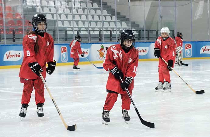 2023 Dünya Buz Hokeyi Çocuk Turnuvası İstanbul’da başladı