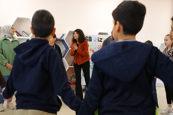 DEPREMZEDE ÇOCUKLARIN KİTAP SEVİNCİ