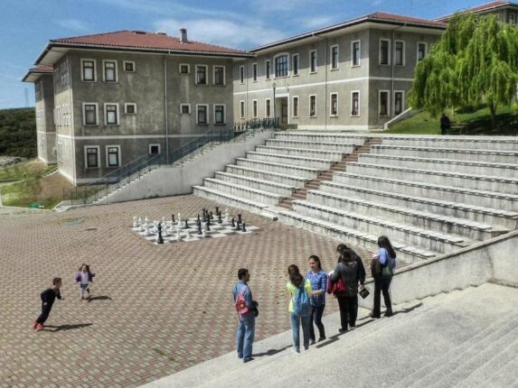 TÜRK EĞİTİM VAKFI (TEV) ve TÜRK EĞİTİM VAKFI İNANÇ TÜRKEŞ ÖZEL LİSESİ’nin (TEVİTÖL) İLETİŞİM AJANSI bkz. İLETİŞİM OLDU!