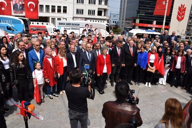 CHP Bursa Örgütü Ata’nın huzurundaydı