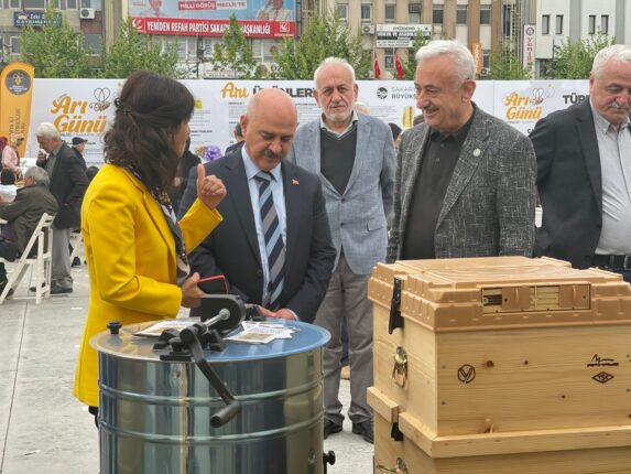 13. DÜNYA ARI GÜNÜ SAKARYA’DA COŞKUYLA KUTLANDI