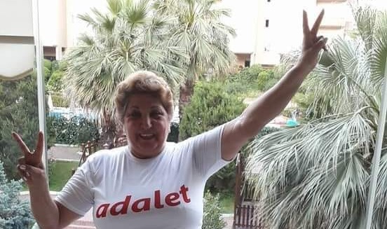 ÜLKEMİZ  ELDEN GİDİYOR BEKLEMEYİN KALKIN AYAĞA, DÜŞÜN YOLLARA VE KUCAKLAŞIN  İNSANLARLA!!!!