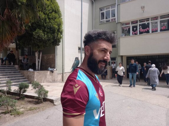 Gürsu’da Oy Kullanmaya Kuş’uyla Geldi!