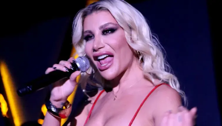 İREM DERİCİ’DEN AKUSTİK ALBÜM   HER HAFTA BİR ŞARKI BİR KLİP!