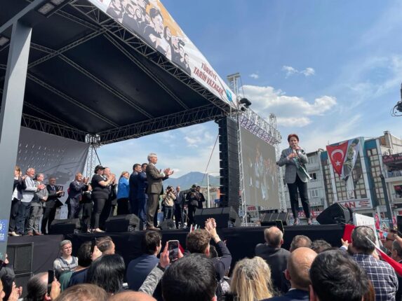 BURSA AKŞENER’İ BAĞRINA BASTI!