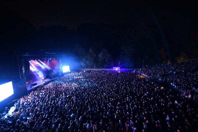 DOYASIYA EĞLENCE BAŞLIYOR!  YAZ DEV KONSERLERLE BAŞLIYOR!  ŞİMDİ KONSER ZAMANI!  EĞLENCENİN TADI MAXIMUM UNIQ AÇIKHAVA’DA!