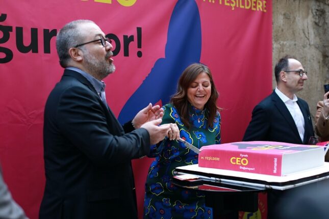 EYVAH CEO DOĞURUYOR!  Kitabının 4. Baskısı Şık Davet ile Kutlandı