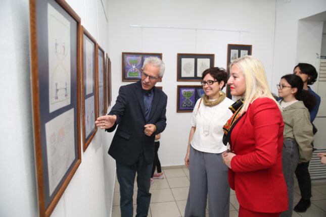 KÜÇÜKLERDEN MESAJ DOLU ÇİZGİLER