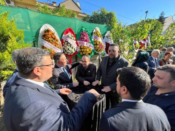 Altan: Vatandaş siyasetin dilinden yorgun