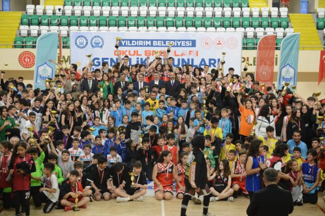 GENÇLİK OYUNLARINDA GÖRKEMLİ FİNAL