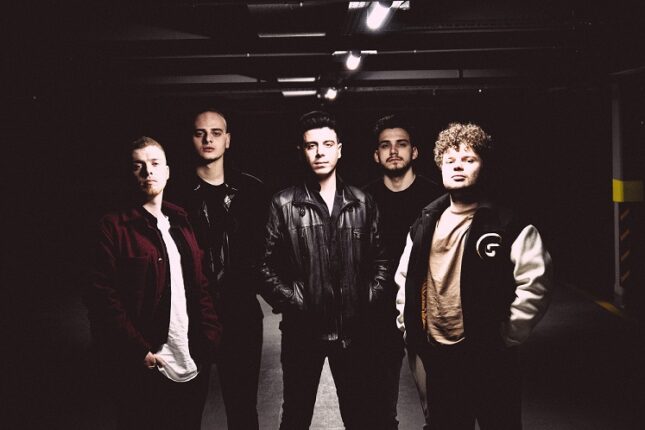 YENİ KİRLİ YEPYENİ TEKLİ ‘YANIMDA’