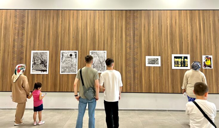 Londra’dan Orhangazi’ye Sanat Yolculuğu: Hasan Yiğit’in “Matris, Zaman ve Mekân” Sergisi Sanatseverlerle Buluştu