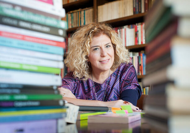 DENİZ YÜCE BAŞARIR’IN “ELİM KALEM DE TUTAR KADEH DE” PODCAST’İNDE IRMAK ZİLELİ ve PELİN BUZLUK’UN KONUK OLDUKLARI BÖLÜMLER YAYINDA!