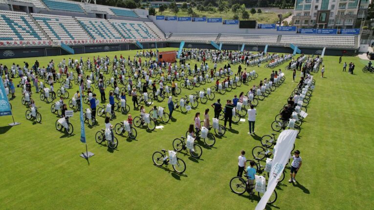 NİLÜFER BELEDİYESİ’NDEN EN ÇALIŞKAN ÖĞRENCİLERE BİSİKLET ÖDÜLÜ