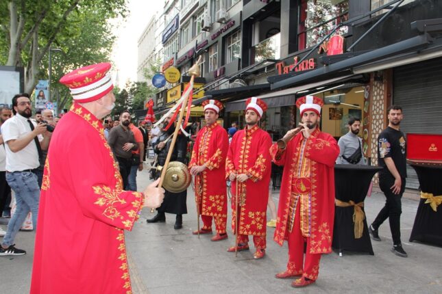 TATLI DEVİNDEN MEHTER MARŞLI AÇILIŞ