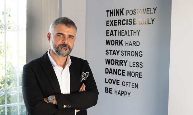 ENGLİSH GURU, İNGİLİZCE ÖĞRENMEDE İLKLERİ HAYATA GEÇİRİYOR