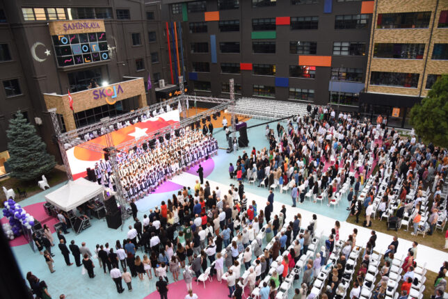 Şahinkaya’da mezuniyet heyecanı  – Şahinkaya’nın yıldızlarına görkemli mezuniyet