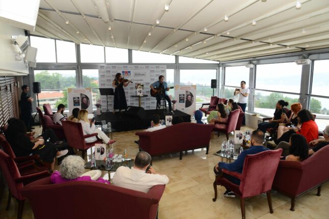 D&R-Hilton Edebiyat Buluşmaları’nda Tuna Kiremitçi fırtınası esti…  Tuna Kiremitçi yeni maceralarını  D&R – Hilton buluşmalarında anlattı