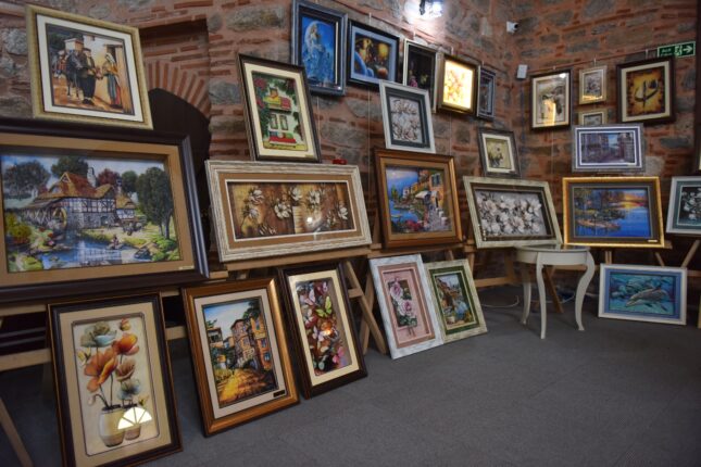 YILDIRIM’DA KADIN TEMALI KAĞIT RÖLYEF SERGİSİ