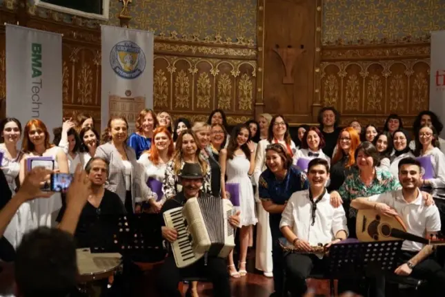 Cumhuriyetin ezgileri her dilde yükseldi