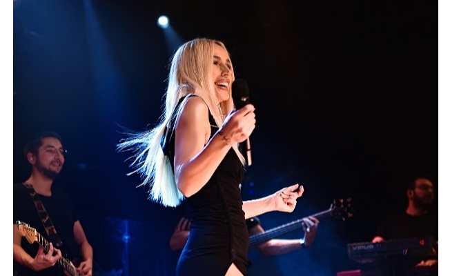 GÜLŞEN ANKARA’DA ESTİ GEÇTİ..   ANKARA’DA GÜLŞEN İZDİHAMI