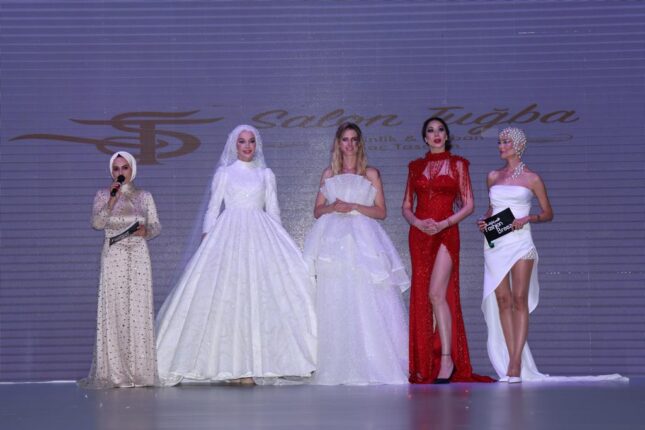 Kadına şiddete karşı duran defile