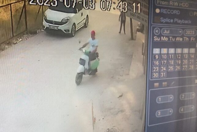 Motosiklet çalmak için motosikletle geldi