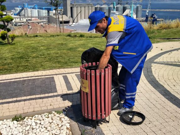 TEMİZ BİR ÇEVRE İÇİN HEP BİRLİKTE EL ELE!