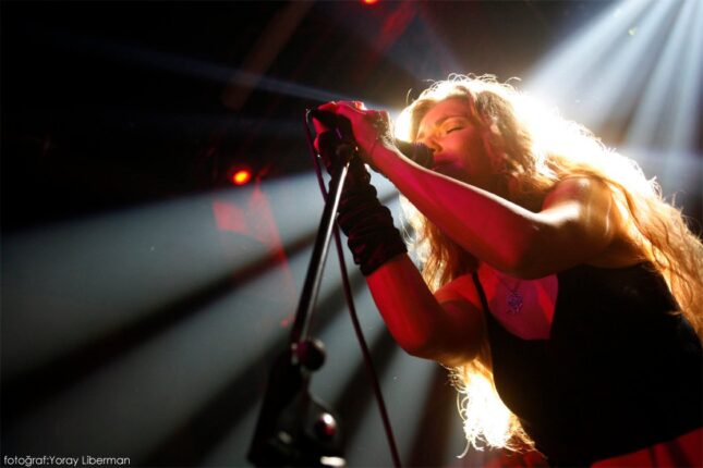 Efsun:  Her gün “Temiz bir sayfa” açtım ikimize!