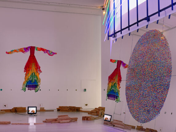 SARKİS’İN “SONSUZ” SERGİSİ, MİLLİYET SANAT’IN TEMMUZ 2023 SAYISINDA!