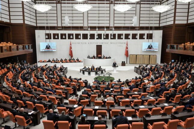 Meclis olağanüstü toplanıyor! Özüpak’tan tarihi çağrı!