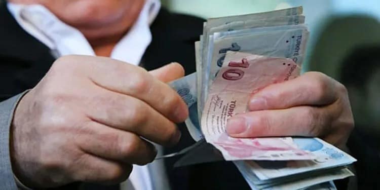 ÇALIŞAN VE EMEKLİ OLAN VEKİLLERE VERİLEN (151.219 TL ) ASTRONIMİK ÜCRETE VE BU KADAR HAKSIZLIĞA DA İSYAN EDİLİR.