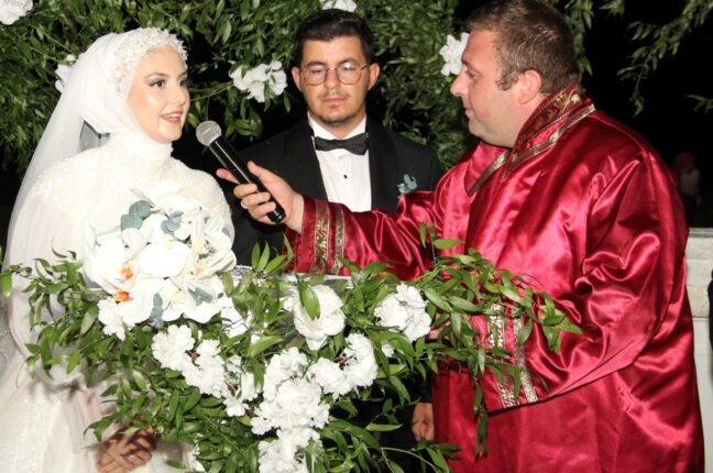 İZNİK BELEDİYESİNDEN EMEKLİ BASIN MÜDÜRÜ KEMAL CANDAR KIZINI GELİN ETTİ