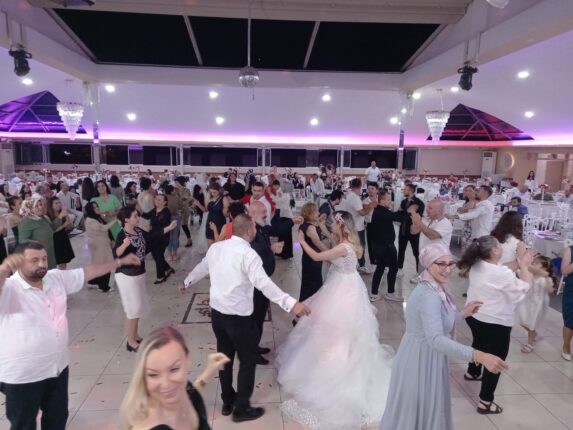 Demokratları Buluşturan Düğün!