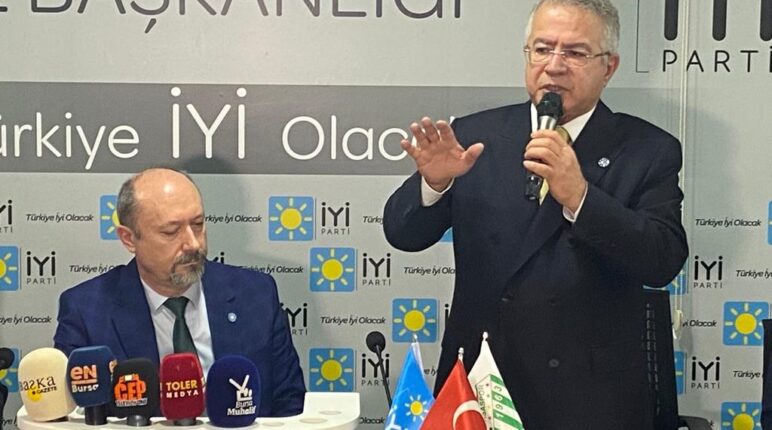 Zafer Milli;  Muhalefette çıt yok. Maç tek takımlı olarak yapılıyor.