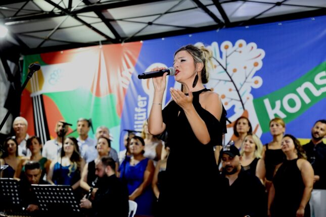 NİLÜFER’DE AKŞAMLAR YAZ KONSERLERİYLE DAHA DA RENKLENDİ