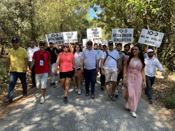 PROF. DR. ÜMİT ÖZDAĞ, 100. YIL CUMHURİYET DOĞA YÜRÜYÜŞÜ’NE KATILDI