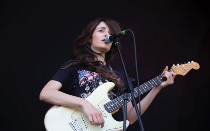 KIVILCIM URAL  “Ama Ben Mafyayım”  Eğlenceli, düşsel renkli bir dünya