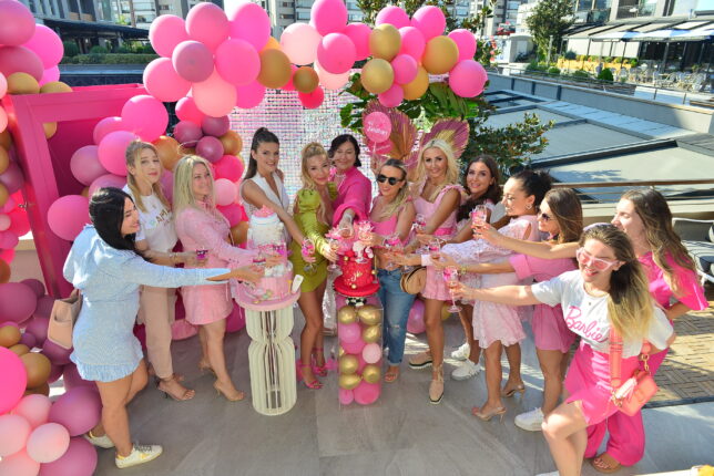 Ünlü modacıya  sürpriz parti   Ünlü modacının  yeni yaşına  eğlenceli kutlama