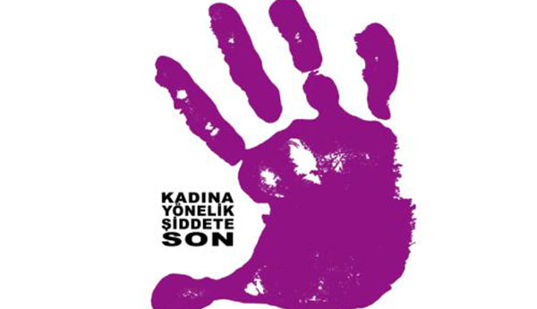 Kadına Şiddeti Konu Alan Filmi İzletmek İsteyen Kadını Evire Çevire Dövdüler!