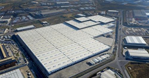 Türkiye’de ilk kez 1,6 x 3,2 metre porselen plaka üretimi başladı