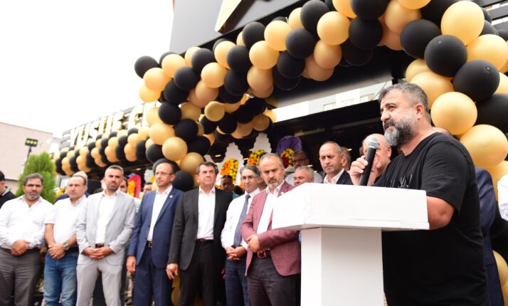 Yusuf Çelik’ten 3. şube   Yusuf Çelik Et Kuzu Döner’e görkemli açılış