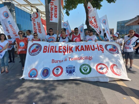 KAMU İŞ BURSA; MEMUR-SEN’İ MASADAN KALKARAK SOKAĞA ÇIKMAYA ÇAĞIRIYORUZ