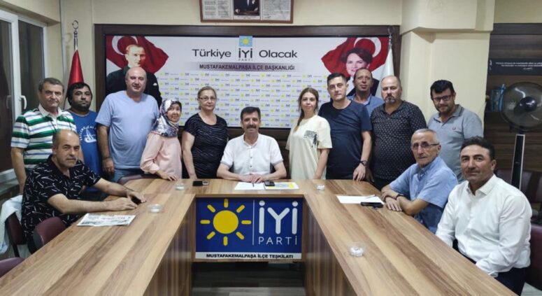 Mustafakemalpaşa’da Yükselen Muhalefet Belediyeyi Topa Tuttu!