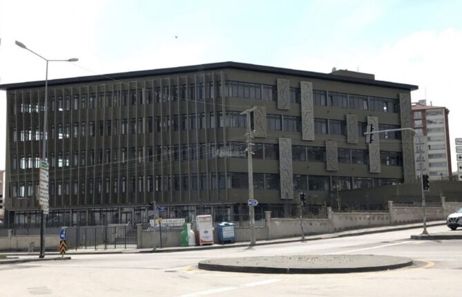 GELECEK YILDIRIM; “Yeni Yapılan Kamu Kurumları Binaları Üflesen Uçacak Kadar Sağlam Yapılıyor!”