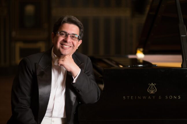 Macar piyanist Gabor Farkas Gümüşlük’ün konuğu