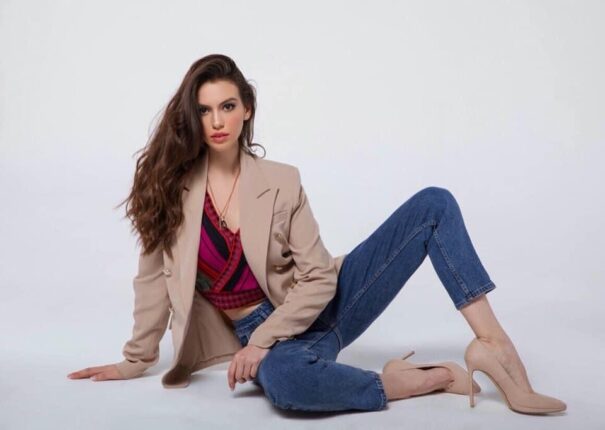 CESUR GÜZEL DİLARA KIRMIT